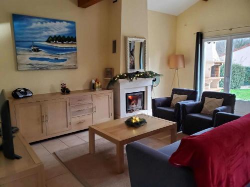 Ruang duduk di Villa in Les Forges with Golf and Pool