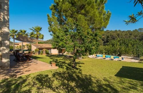 Κήπος έξω από το Finca Banyols by Rentallorca