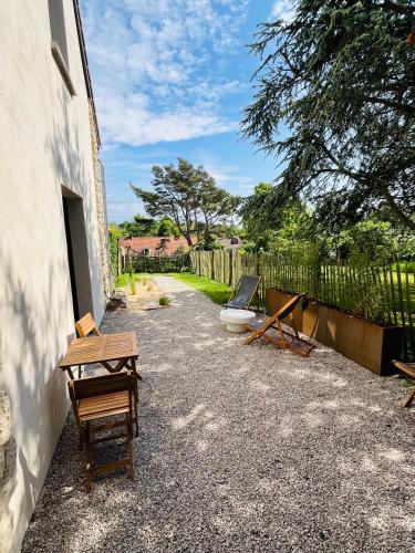 a backyard with a toilet and a table and a fence at la madrague des 2 caps in Audembert