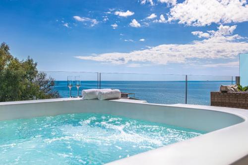 Amazing sea view from the comfort of the jacuzzi