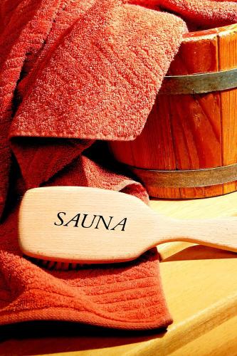 a wooden spoon with the word sauna written on it at Atempause und erholsame Zeit im Harz in Braunlage