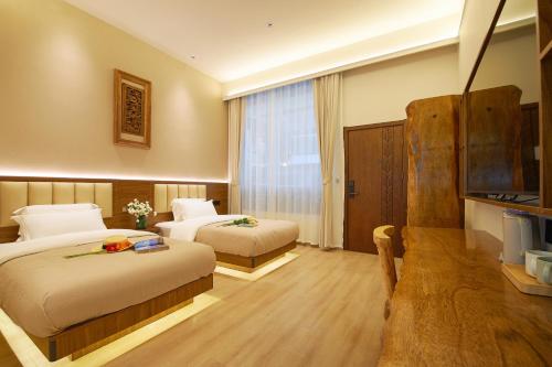 Una cama o camas en una habitación de 夕露小榭南门机场大巴店Xiluxiaoxie MUXIN INN