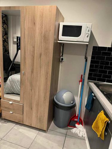 Kuchyň nebo kuchyňský kout v ubytování Studio plus proche metro 13