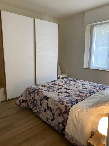 a bedroom with a bed and a window at Casa Doni in Pesaro