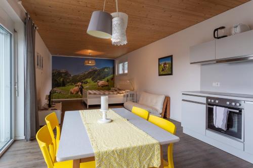 Una cocina o cocineta en FLEXhome your central, calm and cosy place in Dornbirn