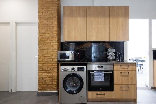 Foto FLORIT FLATS - Urban City Nest - AC & WiFi - 10 min City Center 5