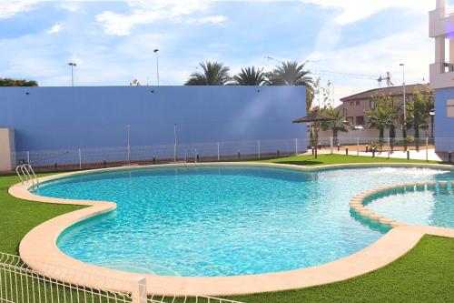a large swimming pool in front of a building at Mar Menor Paradise by Los Pinos Holidays in San Pedro del Pinatar