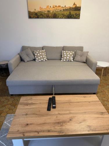 Coin salon dans l'établissement Maison proche de la Cité avec jardin