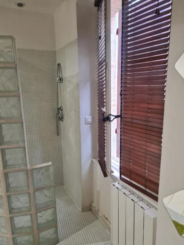 Et badeværelse på Maison de ville cadurcienne plein centre