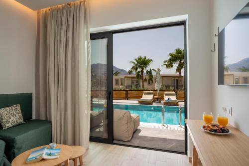 Bazén v ubytování Georgioupolis Resort & Aqua Park nebo v jeho okolí