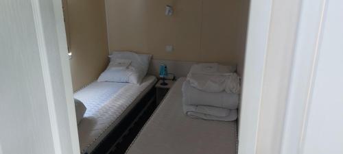 Кровать или кровати в номере Mobil-Home 4-6 personnes dans camping 3 étoiles