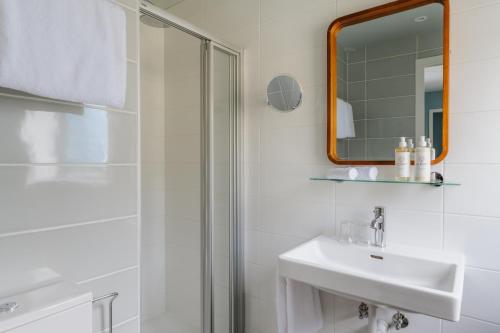 Koupelna v ubytování Hotel Mona