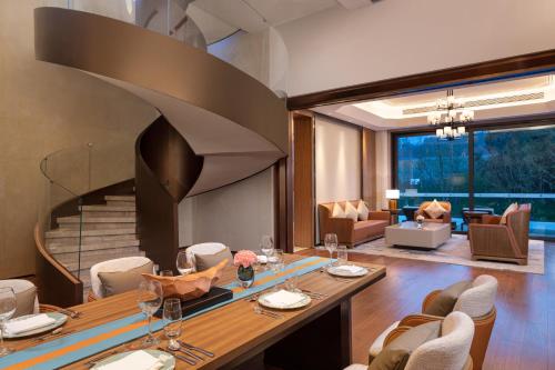 Ruang duduk di Pullman Yuxi