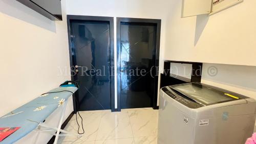 a laundry room with a washer and dryer in a house at M8 Ocean King Three Bed Apartment in Cinnamon Gardens