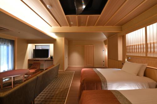 雄琴温泉　湯元舘にあるテレビまたはエンターテインメントセンター