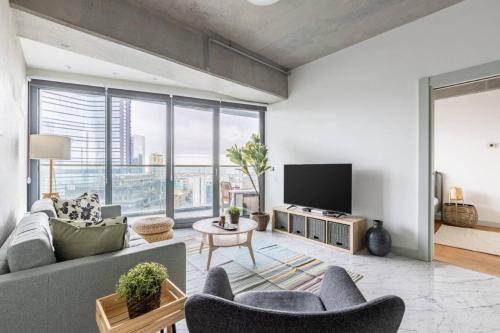 Elegant 1BD Terrace Gem PoolParking! #344