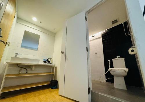 Ένα μπάνιο στο Bei Otto Haus Saladaeng Bangkok