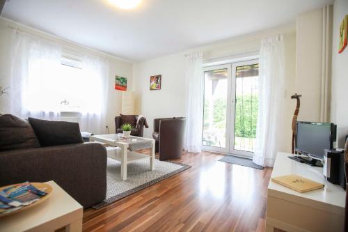 a living room with a couch and a table at Ferienwohnung Werner in Jork