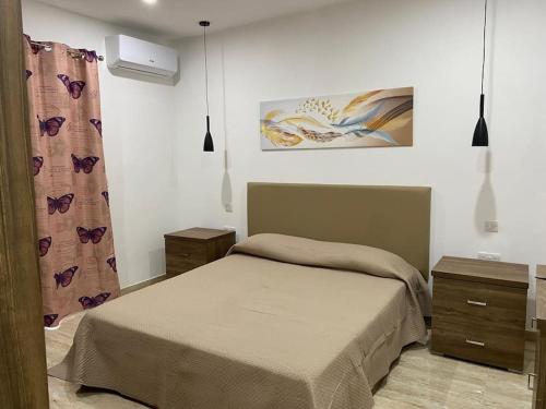 Ένα ή περισσότερα κρεβάτια σε δωμάτιο στο Cosy New Apartment