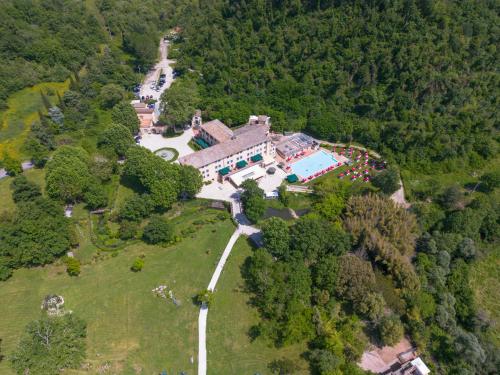 Bazén v ubytování Hotel Terme di Stigliano nebo v jeho okolí