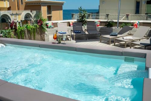 Bazén v ubytování Hotel Albatros nebo v jeho okolí