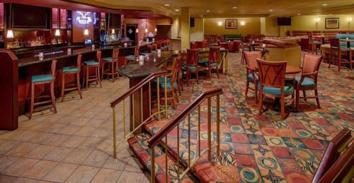 Radisson Hotel Austin - Universityにあるレストランまたは飲食店
