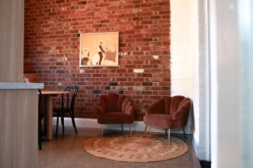 Ruang duduk di The Nyngan Hotel