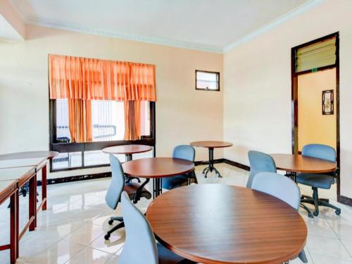 Gallery image of OYO 90385 Hotel Cadaka in Purwokerto