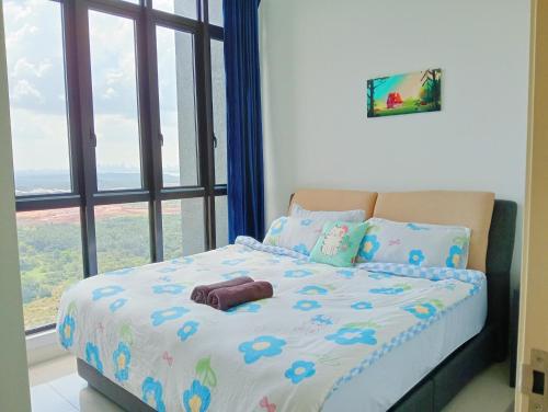 a bed in a room with a large window at Legoland walk 3min D'Pristine Rejoice Suite 2B2R 8pax Lakeview in Nusajaya