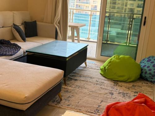 Postel nebo postele na pokoji v ubytování Apartment at New Alamien Downtown Towers