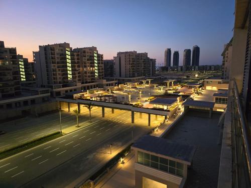 Nespecifikovaný výhled na destinaci El Alamein nebo výhled na město při pohledu z apartmánu