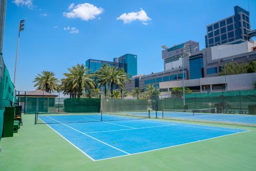 Tenis a/nebo squash v ubytování Beach Rotana - Abu Dhabi nebo okolí