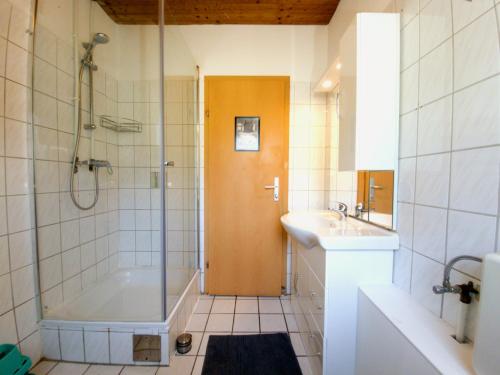 Ένα μπάνιο στο Apartments in Grüner Umgebung