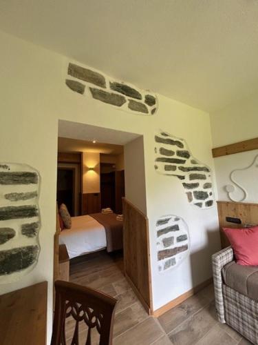 Postel nebo postele na pokoji v ubytování Edelweiss Hotel Champoluc