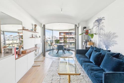 Veeve - The Transforming Terrace