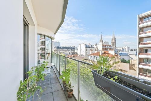 Veeve - The Transforming Terrace
