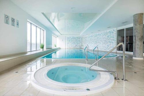 Phòng tắm tại Apartament Lustrzany Waterlane Island Spa Gdańsk