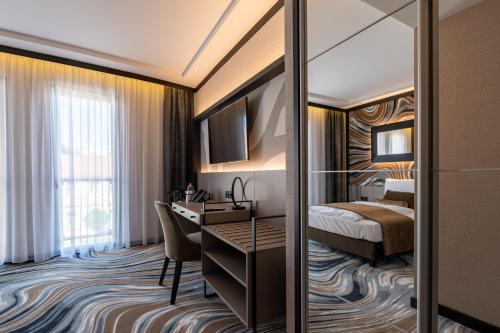 Postel nebo postele na pokoji v ubytování Hotel Debrecen
