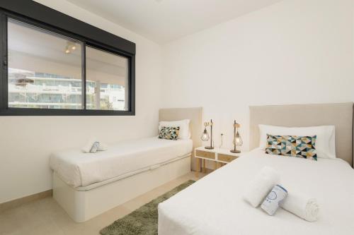 Modern apartment with a large private terrace, pool, sauna, gym, and sea views in Fuengirola
