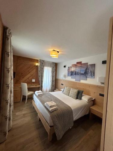 Postel nebo postele na pokoji v ubytování Edelweiss Hotel Champoluc