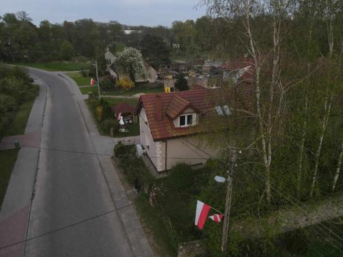 a house on the side of a road at Agroturystyka Błądkowo 20A, Dom 11 miejsc in Błądkowo