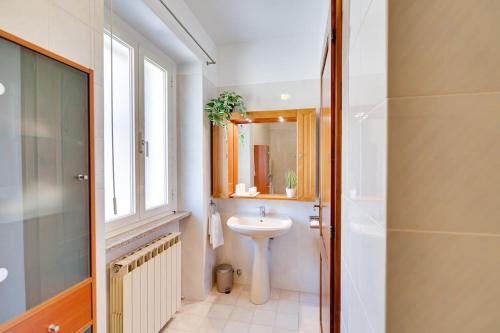 a bathroom with a sink and a mirror at Trilocale in centro a Cormons con balcone e garage in Cormòns