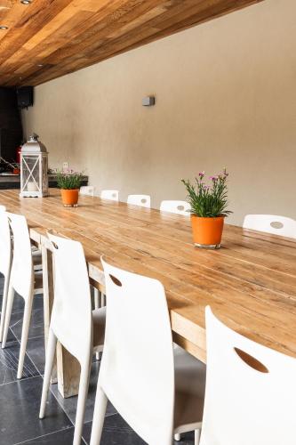 Gambar di galeri bagi Luxueus vakantiehuis in hartje Ronse met 7 slaapkamers & badkamers di Ronse