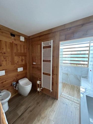 Koupelna v ubytování Edelweiss Hotel Champoluc