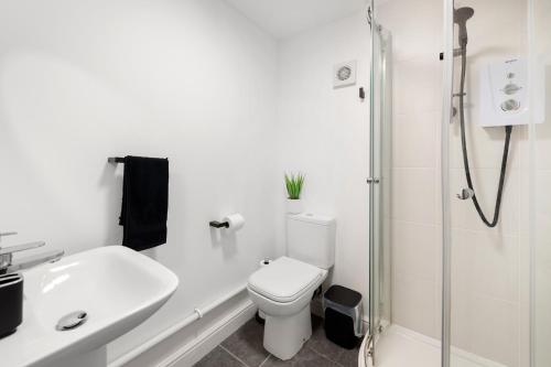 a white bathroom with a toilet and a shower at Luxury 2 Bed Apartment in Nottingham City Centre in Nottingham