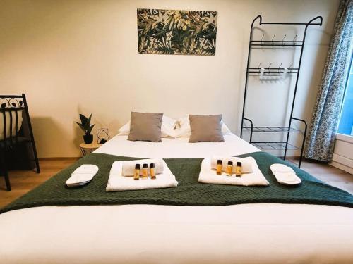 Giường trong phòng chung tại T2 cozy avec parking, terrasse - Severine