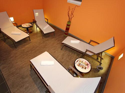 an overhead view of a waiting room with tables and chairs at ARCOTEL Camino Stuttgart in Stuttgart