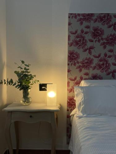 a candle on a table next to a bed at Apartamento Casa Nela in Medellín