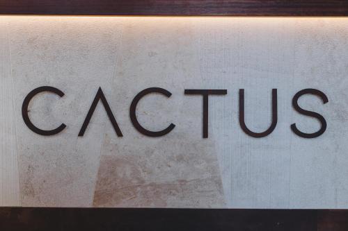 een bord met het woord cassis erop geschreven bij Cactus Comfort Apartment in Golfo Aranci