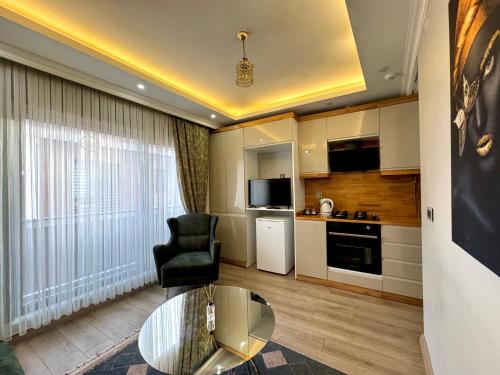 Kuchyň nebo kuchyňský kout v ubytování The Pashaam Suit Bakırköy